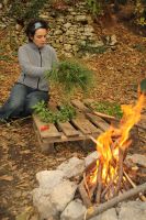 Marie bastelt unseren Adventskranz